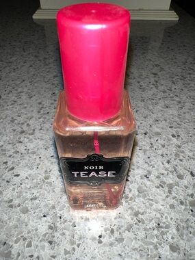New Victoria’s Secret Noir tease Body m i s t  2 . 5 o z